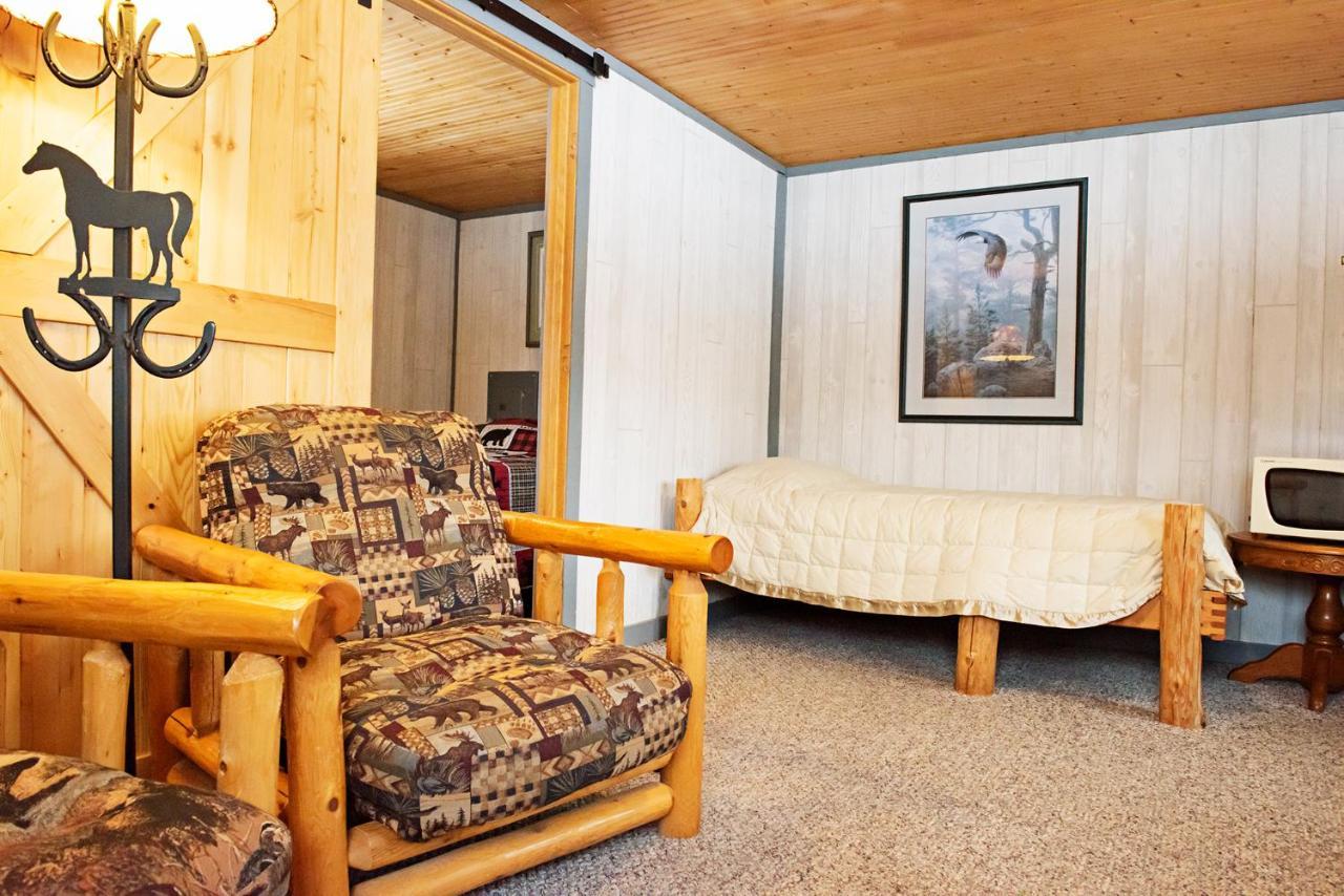 Spur Of The Moment Ranch Hotell Mountain Exteriör bild